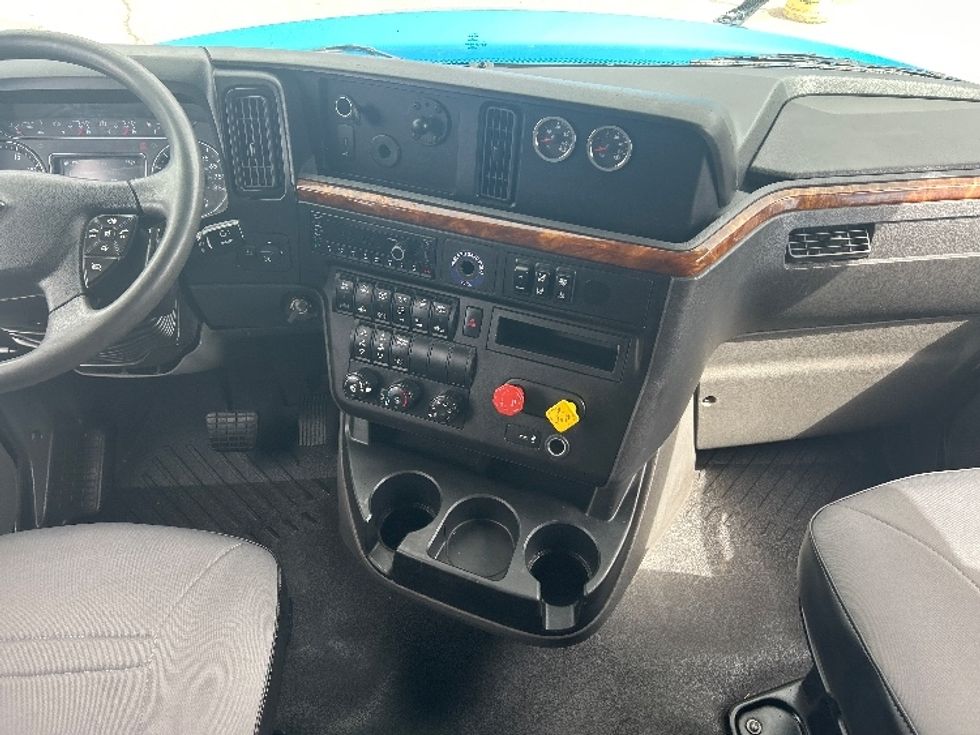 Sleeper Tractor-Heavy Duty Tractors-International-2021-LT625-El Paso-TX-751,105\n\t\tmiles-$ 31,250 - Image 12