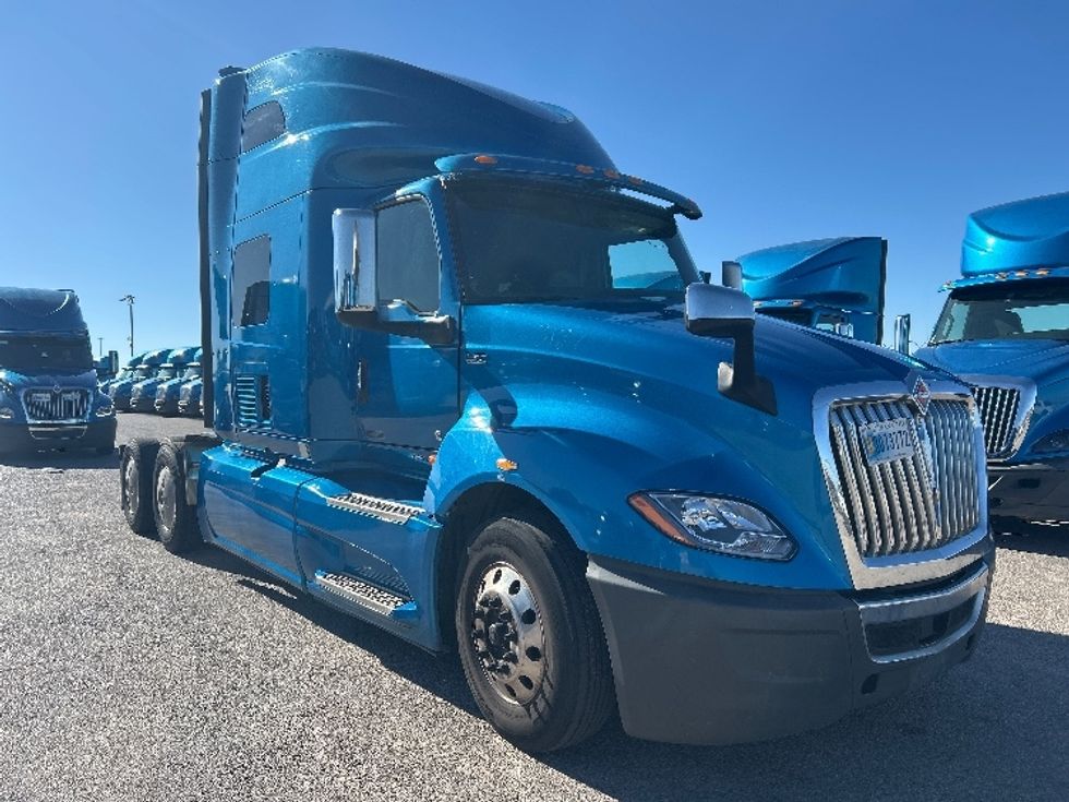 Sleeper Tractor-Heavy Duty Tractors-International-2021-LT625-El Paso-TX-751,187\n\t\tmiles-$ 27,250 - Image 1