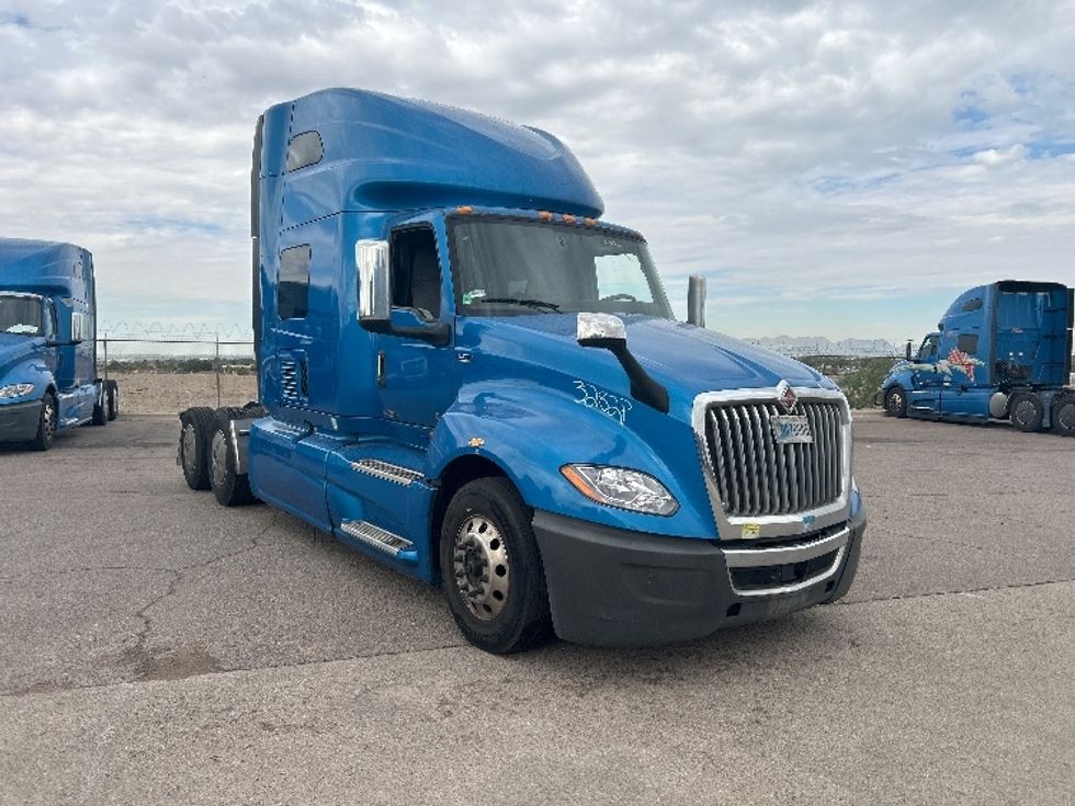 Sleeper Tractor-Heavy Duty Tractors-International-2021-LT625-El Paso-TX-752,242\n\t\tmiles-$ 30,750 - Image 1