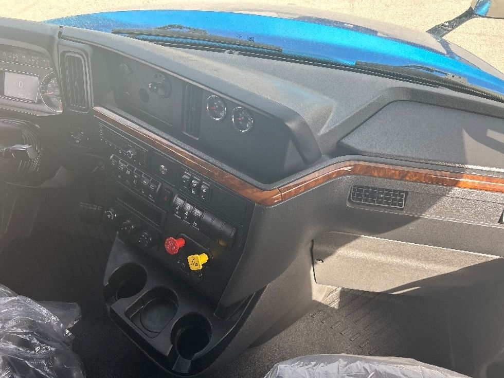 Sleeper Tractor-Heavy Duty Tractors-International-2021-LT625-El Paso-TX-759,522\n\t\tmiles-$ 27,750 - Image 15