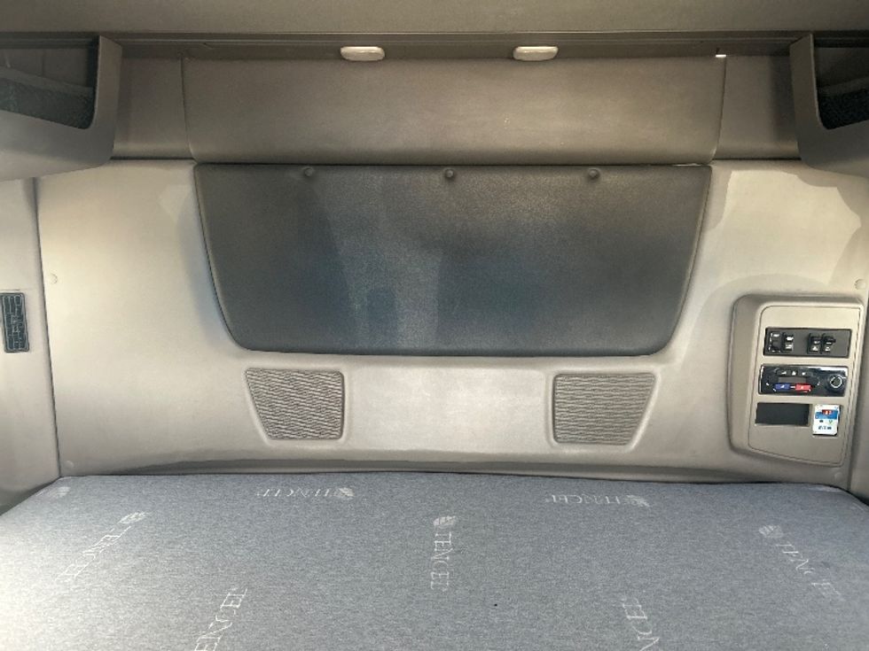 Sleeper Tractor-Heavy Duty Tractors-International-2021-LT625-El Paso-TX-759,522\n\t\tmiles-$ 27,750 - Image 16