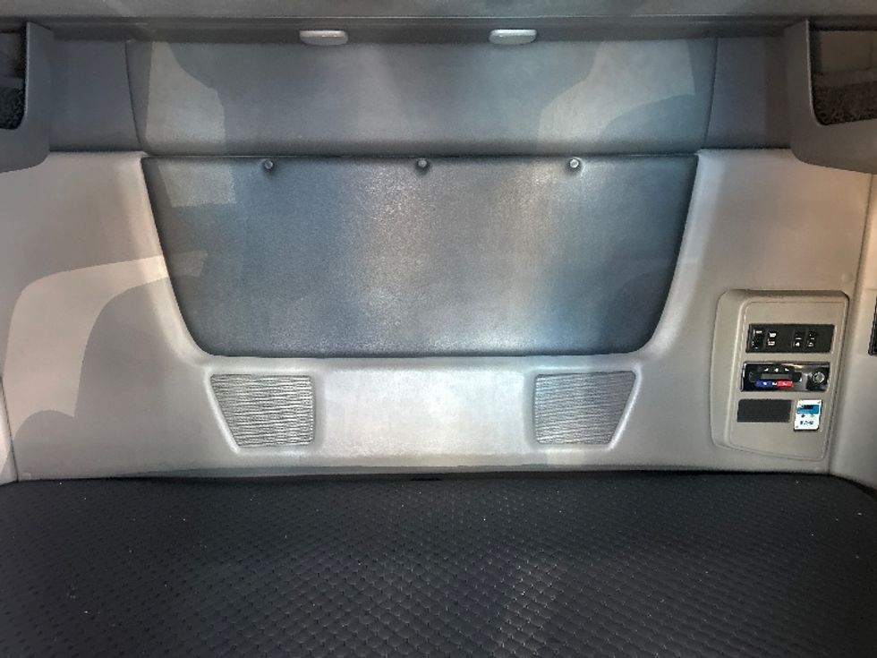 Sleeper Tractor-Heavy Duty Tractors-International-2021-LT625-El Paso-TX-763,864\n\t\tmiles-$ 27,750 - Image 16