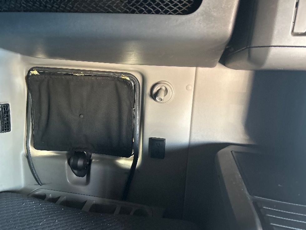 Sleeper Tractor-Heavy Duty Tractors-International-2021-LT625-El Paso-TX-763,864\n\t\tmiles-$ 27,750 - Image 18