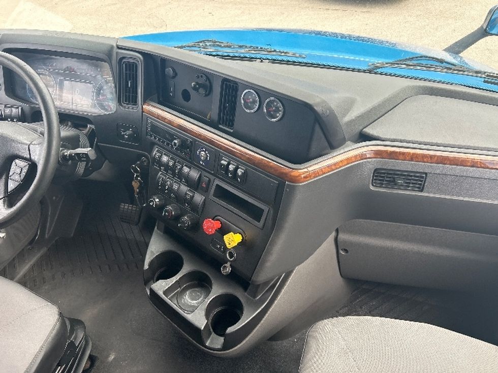 Sleeper Tractor-Heavy Duty Tractors-International-2021-LT625-El Paso-TX-763,985\n\t\tmiles-$ 30,750 - Image 15