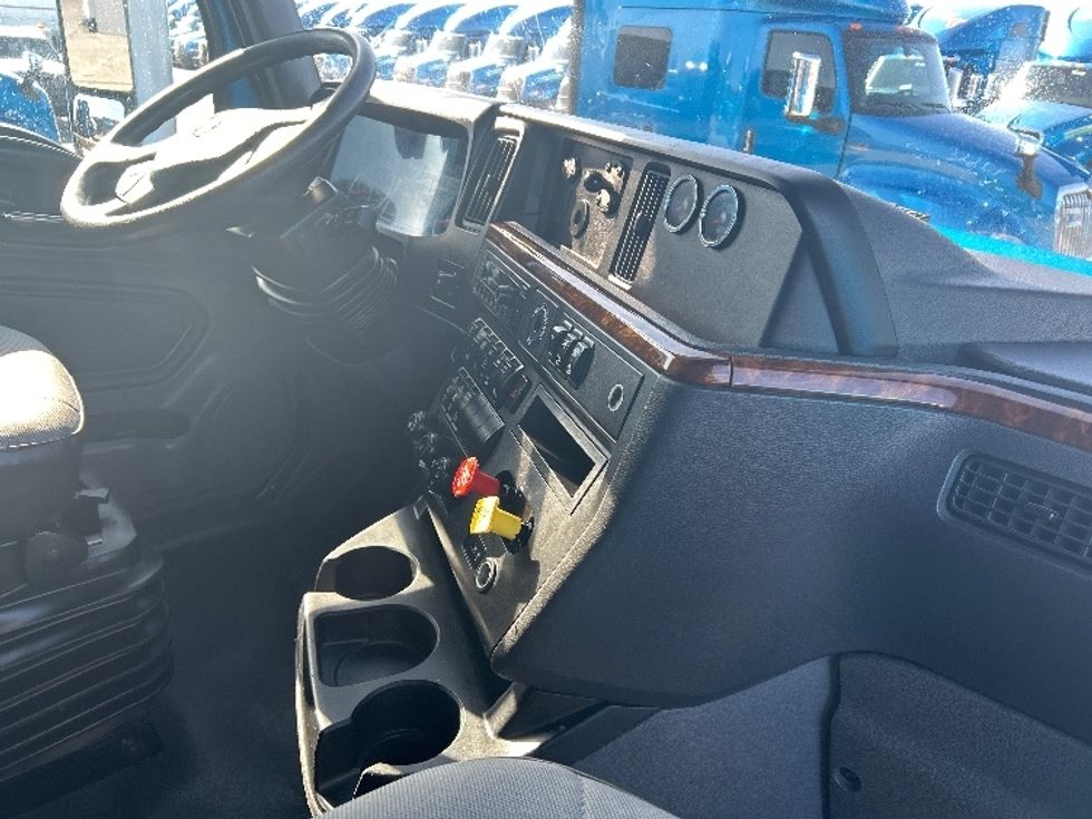 Sleeper Tractor-Heavy Duty Tractors-International-2021-LT625-El Paso-TX-764,322\n\t\tmiles-$ 27,750 - Image 15