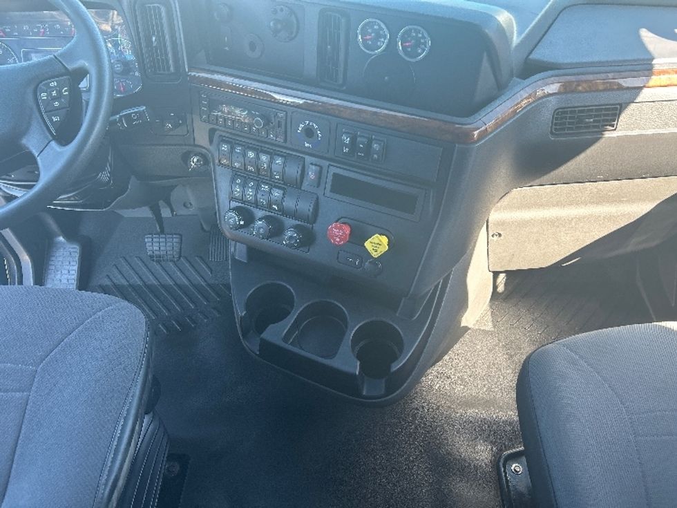 Sleeper Tractor-Heavy Duty Tractors-International-2021-LT625-El Paso-TX-764,537\n\t\tmiles-$ 33,250 - Image 12