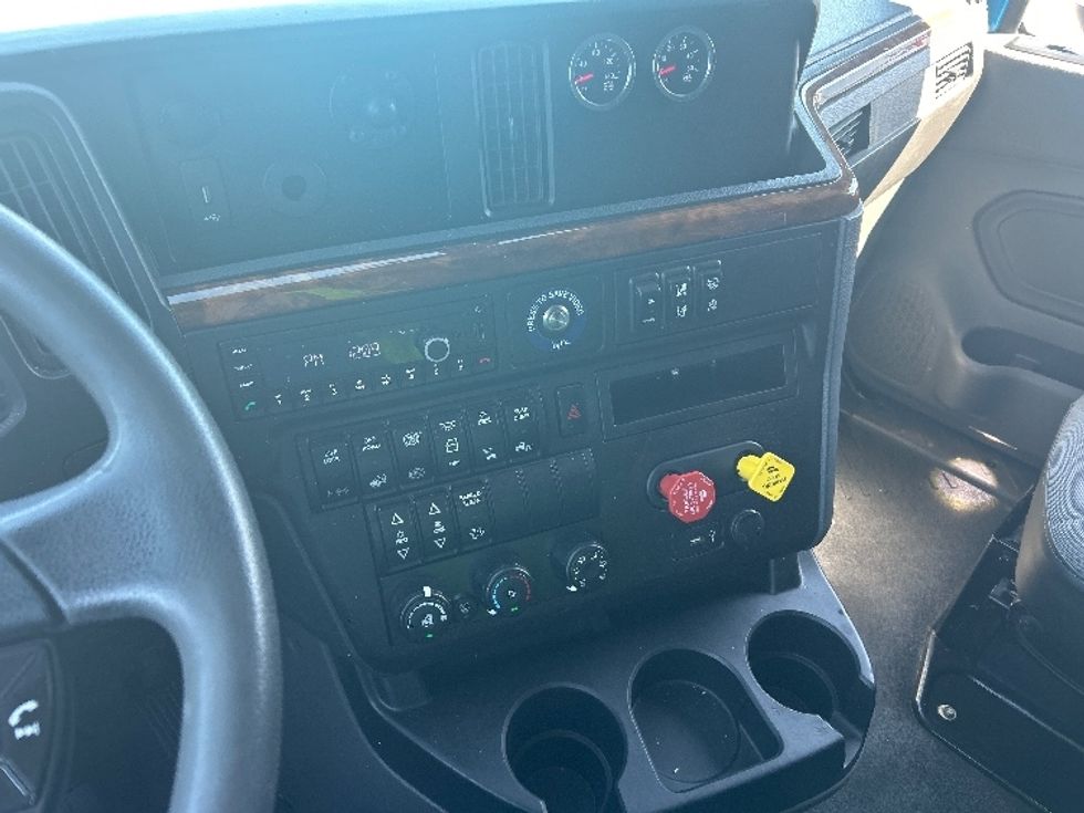 Sleeper Tractor-Heavy Duty Tractors-International-2021-LT625-El Paso-TX-765,391\n\t\tmiles-$ 33,250 - Image 10