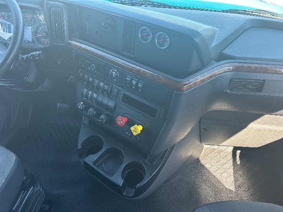 Sleeper Tractor-Heavy Duty Tractors-International-2021-LT625-El Paso-TX-765,391\n\t\tmiles-$ 33,250 - Image 15