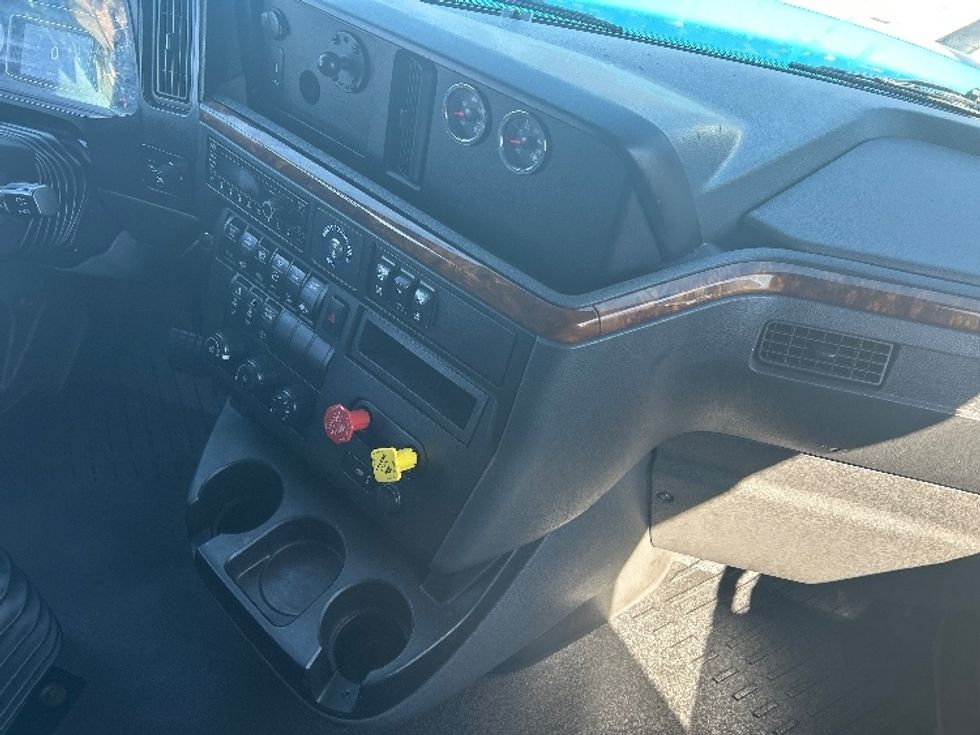 Sleeper Tractor-Heavy Duty Tractors-International-2021-LT625-El Paso-TX-766,396\n\t\tmiles-$ 33,250 - Image 15