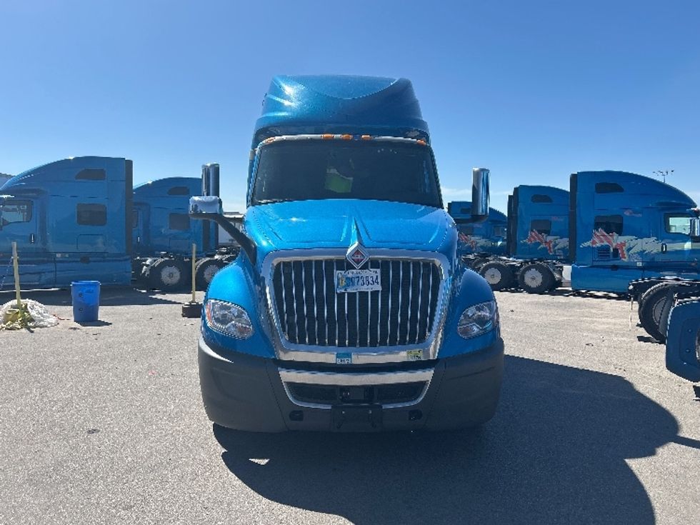 Sleeper Tractor-Heavy Duty Tractors-International-2021-LT625-El Paso-TX-766,396\n\t\tmiles-$ 33,250 - Image 2