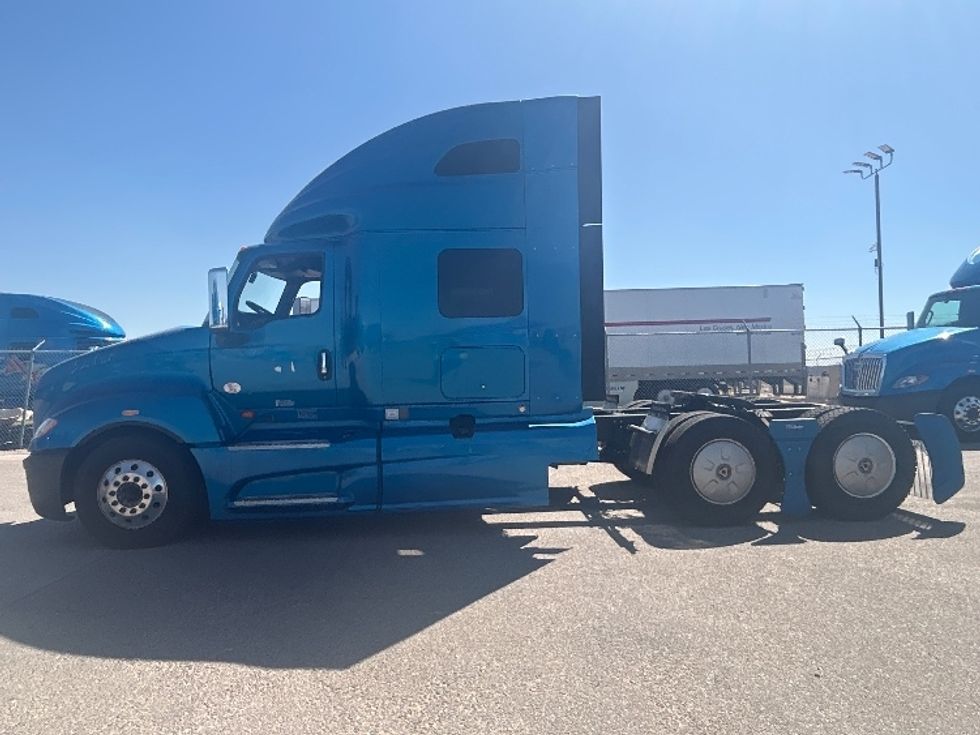 Sleeper Tractor-Heavy Duty Tractors-International-2021-LT625-El Paso-TX-767,721\n\t\tmiles-$ 27,750 - Image 4