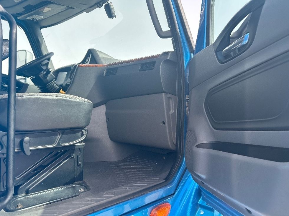 Sleeper Tractor-Heavy Duty Tractors-International-2021-LT625-El Paso-TX-768,105\n\t\tmiles-$ 27,750 - Image 13