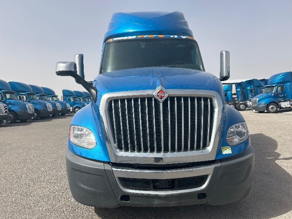 Sleeper Tractor-Heavy Duty Tractors-International-2021-LT625-El Paso-TX-768,105\n\t\tmiles-$ 27,750 - Image 2