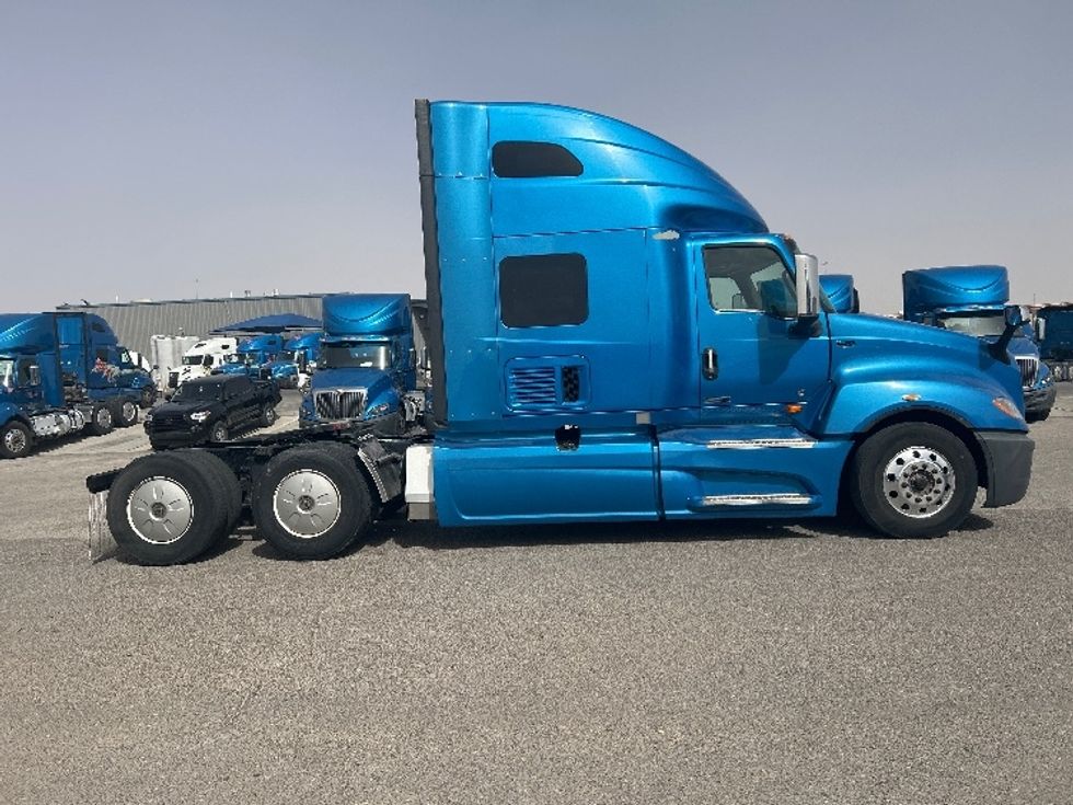Sleeper Tractor-Heavy Duty Tractors-International-2021-LT625-El Paso-TX-768,105\n\t\tmiles-$ 27,750 - Image 8