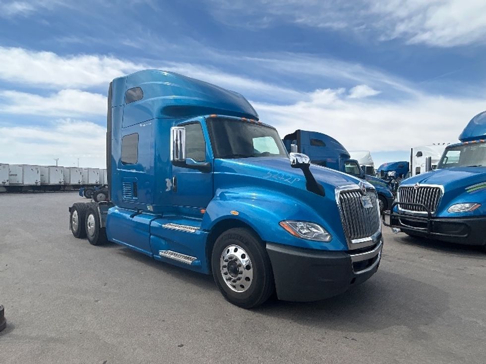 Sleeper Tractor-Heavy Duty Tractors-International-2021-LT625-El Paso-TX-769,375\n\t\tmiles-$ 33,500 - Image 1