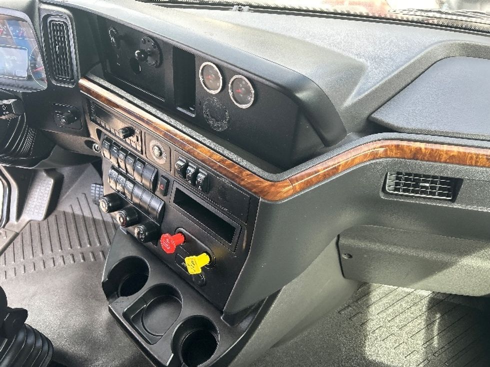 Sleeper Tractor-Heavy Duty Tractors-International-2021-LT625-El Paso-TX-769,375\n\t\tmiles-$ 33,500 - Image 15