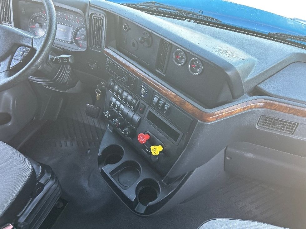 Sleeper Tractor-Heavy Duty Tractors-International-2021-LT625-El Paso-TX-770,000\n\t\tmiles-$ 27,750 - Image 15