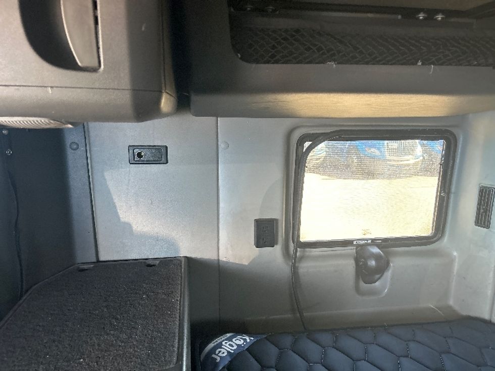 Sleeper Tractor-Heavy Duty Tractors-International-2021-LT625-El Paso-TX-770,000\n\t\tmiles-$ 27,750 - Image 19