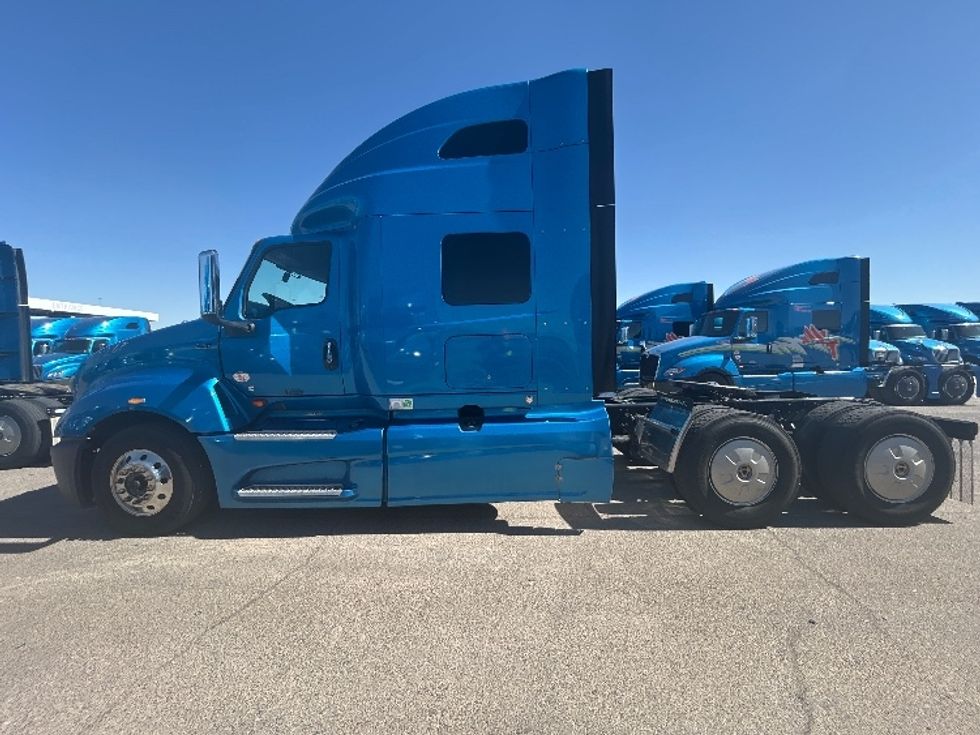 Sleeper Tractor-Heavy Duty Tractors-International-2021-LT625-El Paso-TX-770,000\n\t\tmiles-$ 27,750 - Image 4