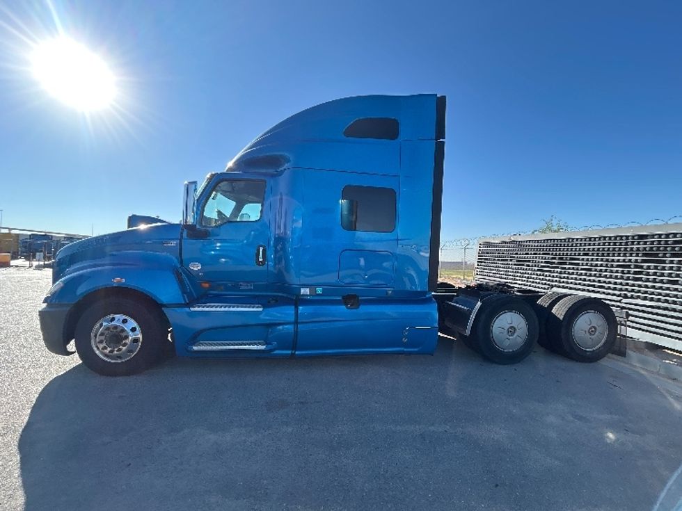 Sleeper Tractor-Heavy Duty Tractors-International-2021-LT625-El Paso-TX-773,933\n\t\tmiles-$ 30,750 - Image 4