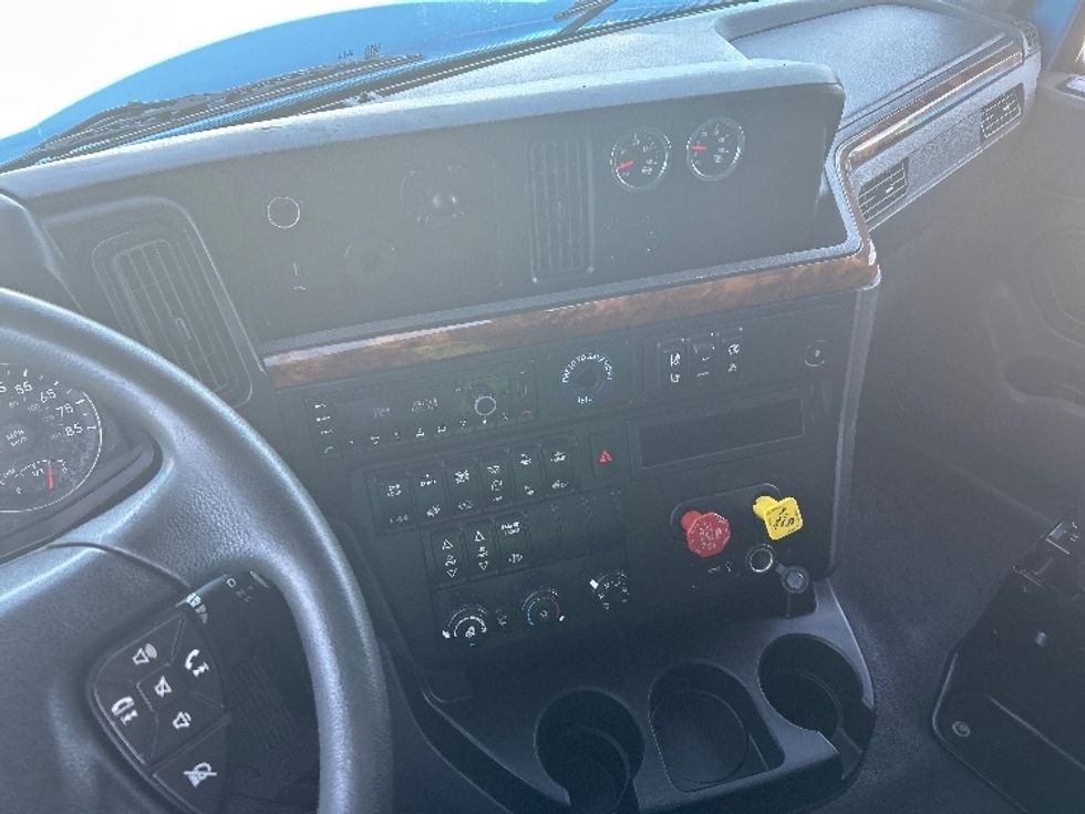 Sleeper Tractor-Heavy Duty Tractors-International-2021-LT625-El Paso-TX-774,585\n\t\tmiles-$ 27,750 - Image 10