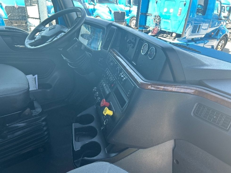 Sleeper Tractor-Heavy Duty Tractors-International-2021-LT625-El Paso-TX-774,585\n\t\tmiles-$ 27,750 - Image 15