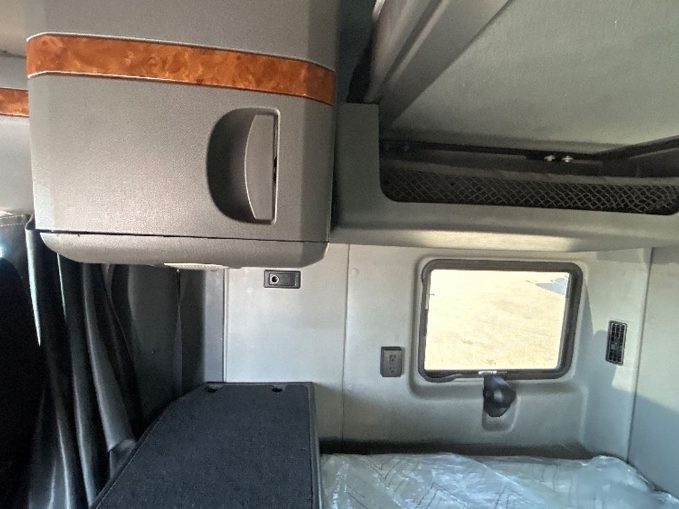 Sleeper Tractor-Heavy Duty Tractors-International-2021-LT625-El Paso-TX-774,746\n\t\tmiles-$ 28,000 - Image 19