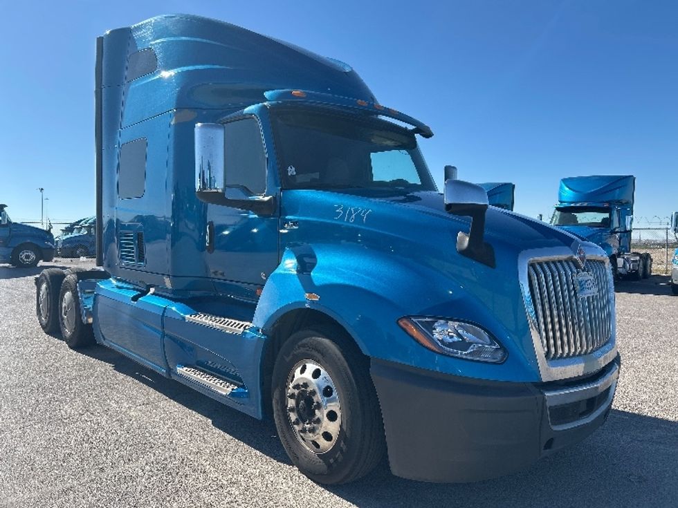 Sleeper Tractor-Heavy Duty Tractors-International-2021-LT625-El Paso-TX-776,016\n\t\tmiles-$ 27,250 - Image 1