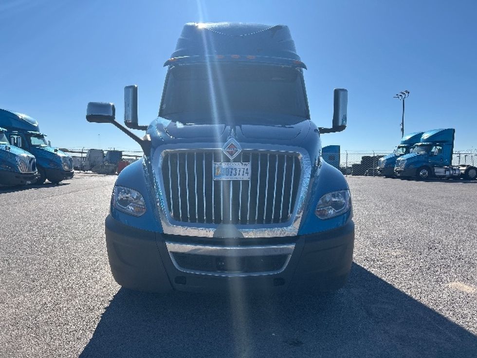Sleeper Tractor-Heavy Duty Tractors-International-2021-LT625-El Paso-TX-776,016\n\t\tmiles-$ 27,250 - Image 2