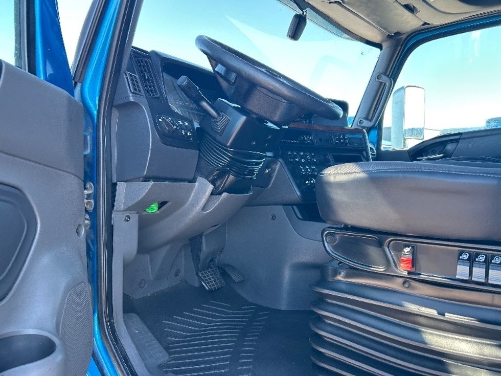 Sleeper Tractor-Heavy Duty Tractors-International-2021-LT625-El Paso-TX-776,016\n\t\tmiles-$ 27,250 - Image 9