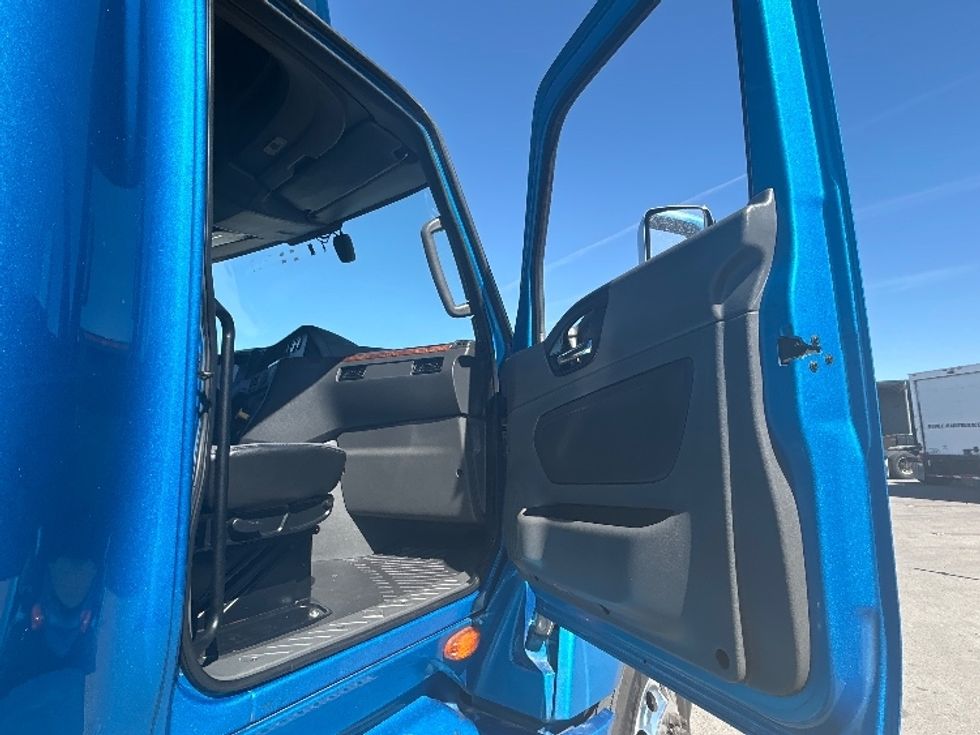 Sleeper Tractor-Heavy Duty Tractors-International-2021-LT625-El Paso-TX-776,108\n\t\tmiles-$ 28,250 - Image 13