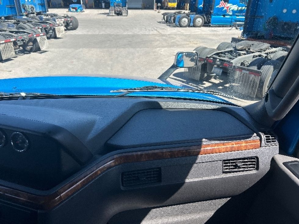 Sleeper Tractor-Heavy Duty Tractors-International-2021-LT625-El Paso-TX-777,514\n\t\tmiles-$ 32,250 - Image 14
