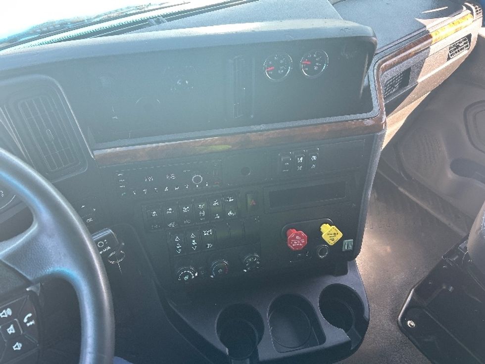 Sleeper Tractor-Heavy Duty Tractors-International-2021-LT625-El Paso-TX-777,740\n\t\tmiles-$ 27,750 - Image 10