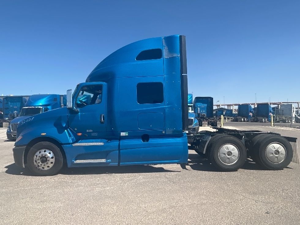 Sleeper Tractor-Heavy Duty Tractors-International-2021-LT625-El Paso-TX-777,740\n\t\tmiles-$ 27,750 - Image 4