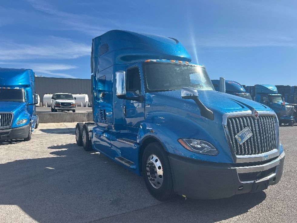 Sleeper Tractor-Heavy Duty Tractors-International-2021-LT625-El Paso-TX-778,643\n\t\tmiles-$ 27,750 - Image 1