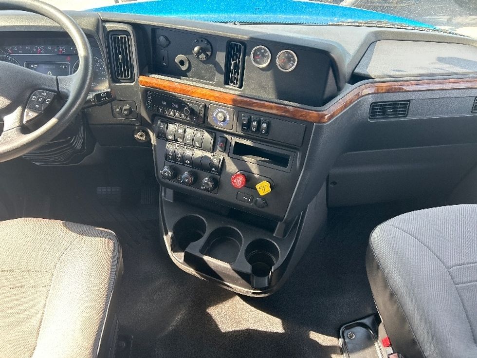 Sleeper Tractor-Heavy Duty Tractors-International-2021-LT625-El Paso-TX-778,643\n\t\tmiles-$ 27,750 - Image 12