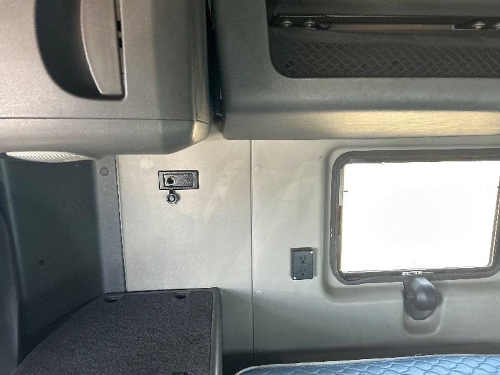 Sleeper Tractor-Heavy Duty Tractors-International-2021-LT625-El Paso-TX-778,643\n\t\tmiles-$ 27,750 - Image 19