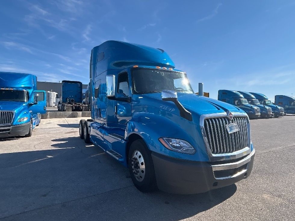 Sleeper Tractor-Heavy Duty Tractors-International-2021-LT625-El Paso-TX-778,730\n\t\tmiles-$ 27,750 - Image 1