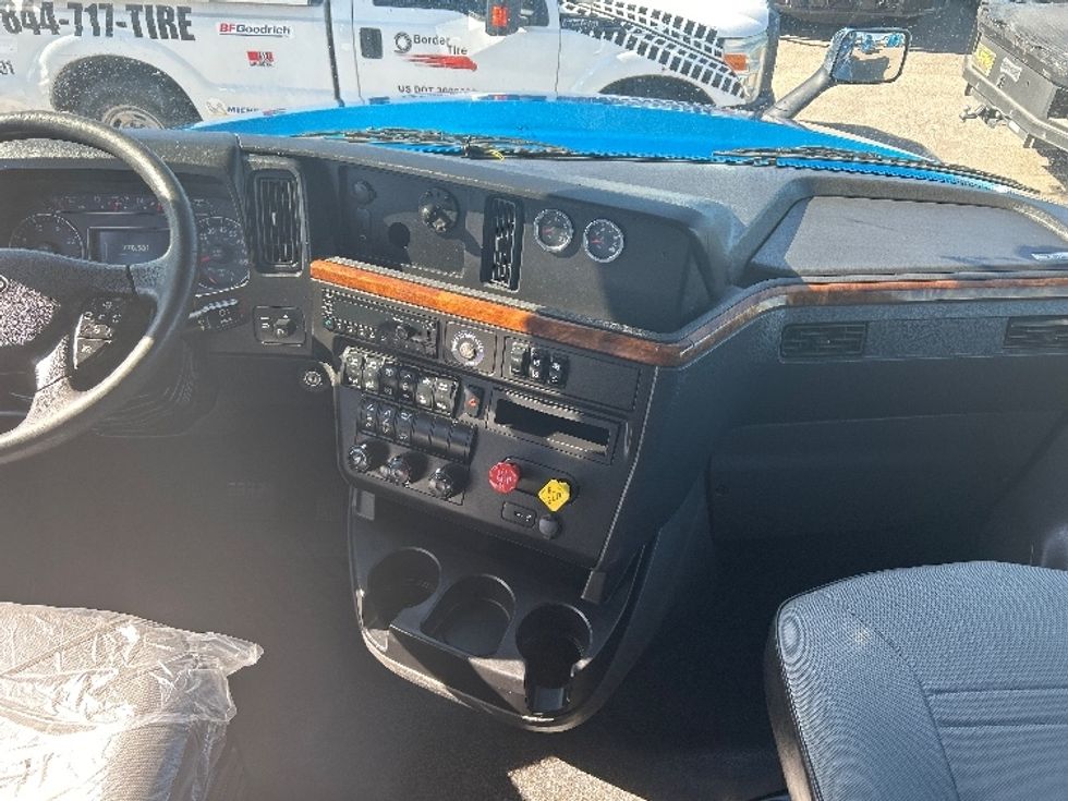 Sleeper Tractor-Heavy Duty Tractors-International-2021-LT625-El Paso-TX-778,730\n\t\tmiles-$ 27,750 - Image 12