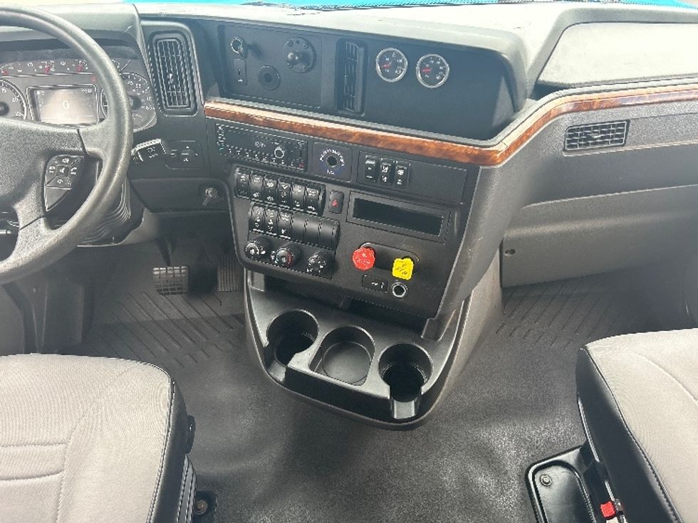 Sleeper Tractor-Heavy Duty Tractors-International-2021-LT625-El Paso-TX-779,376\n\t\tmiles-$ 31,250 - Image 12