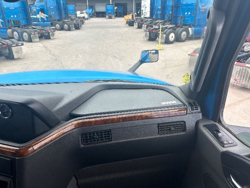 Sleeper Tractor-Heavy Duty Tractors-International-2021-LT625-El Paso-TX-779,376\n\t\tmiles-$ 31,250 - Image 14