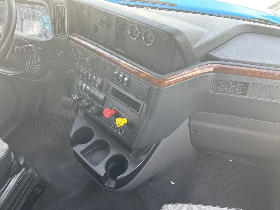 Sleeper Tractor-Heavy Duty Tractors-International-2021-LT625-El Paso-TX-779,920\n\t\tmiles-$ 27,750 - Image 15