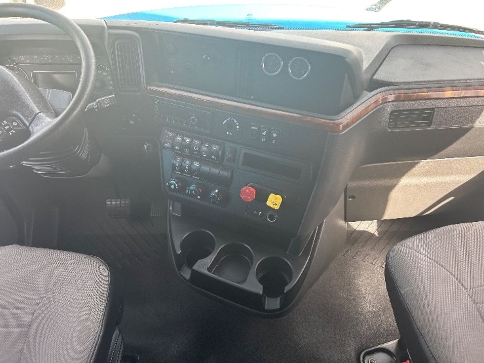 Sleeper Tractor-Heavy Duty Tractors-International-2021-LT625-El Paso-TX-780,048\n\t\tmiles-$ 27,750 - Image 12