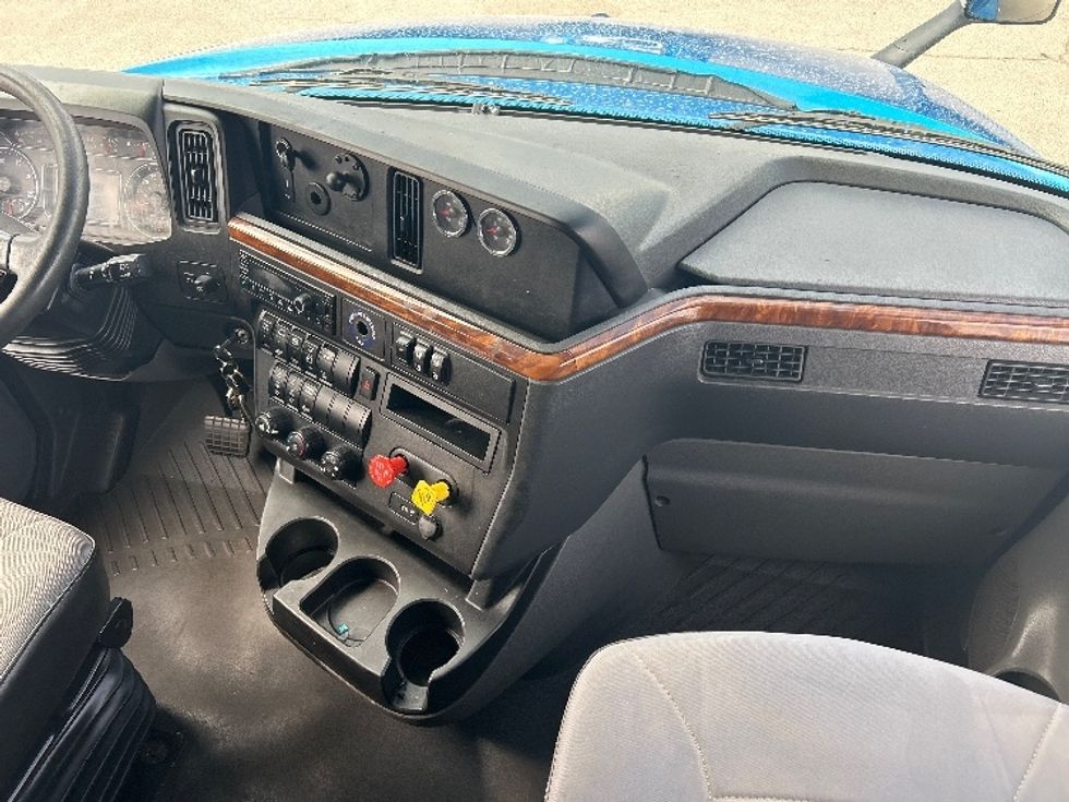 Sleeper Tractor-Heavy Duty Tractors-International-2021-LT625-El Paso-TX-780,179\n\t\tmiles-$ 30,750 - Image 15
