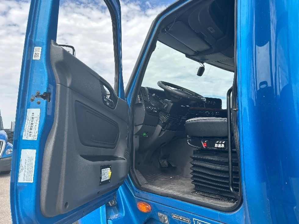 Sleeper Tractor-Heavy Duty Tractors-International-2021-LT625-El Paso-TX-780,179\n\t\tmiles-$ 30,750 - Image 9