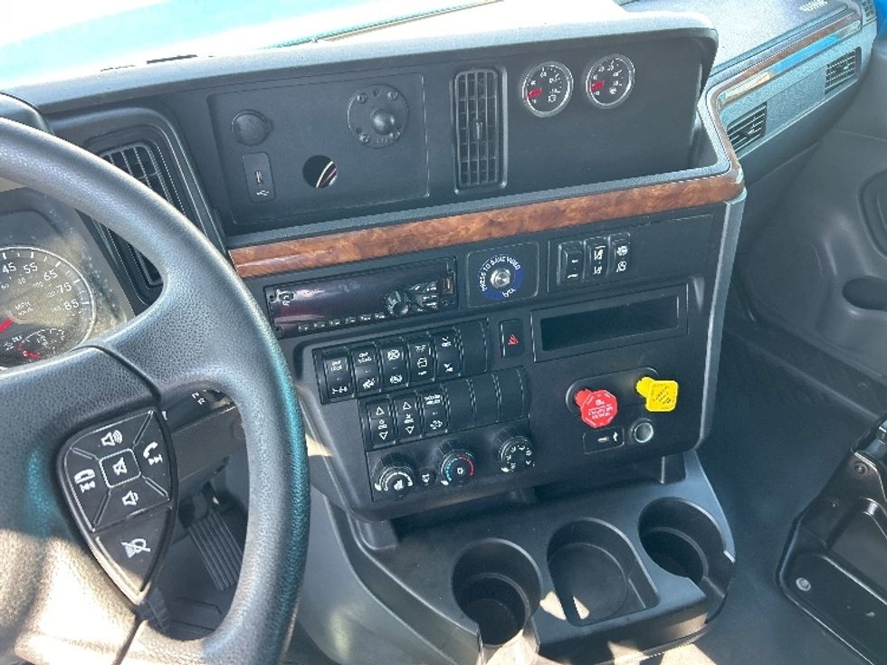 Sleeper Tractor-Heavy Duty Tractors-International-2021-LT625-El Paso-TX-780,679\n\t\tmiles-$ 28,000 - Image 10