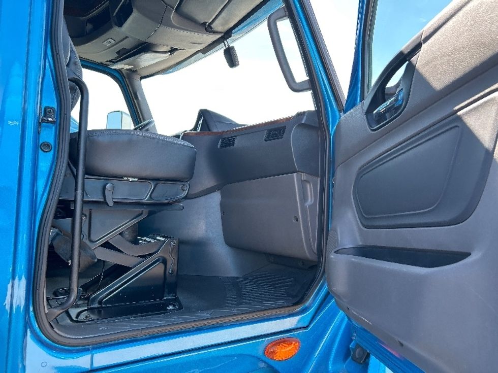 Sleeper Tractor-Heavy Duty Tractors-International-2021-LT625-El Paso-TX-780,679\n\t\tmiles-$ 28,000 - Image 13