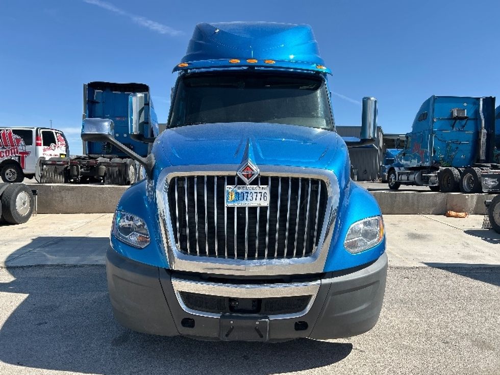 Sleeper Tractor-Heavy Duty Tractors-International-2021-LT625-El Paso-TX-780,679\n\t\tmiles-$ 28,000 - Image 2
