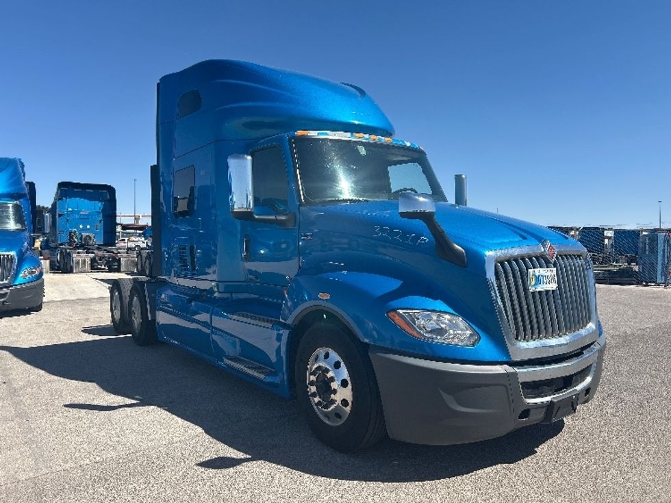 Sleeper Tractor-Heavy Duty Tractors-International-2021-LT625-El Paso-TX-782,470\n\t\tmiles-$ 27,750 - Image 1