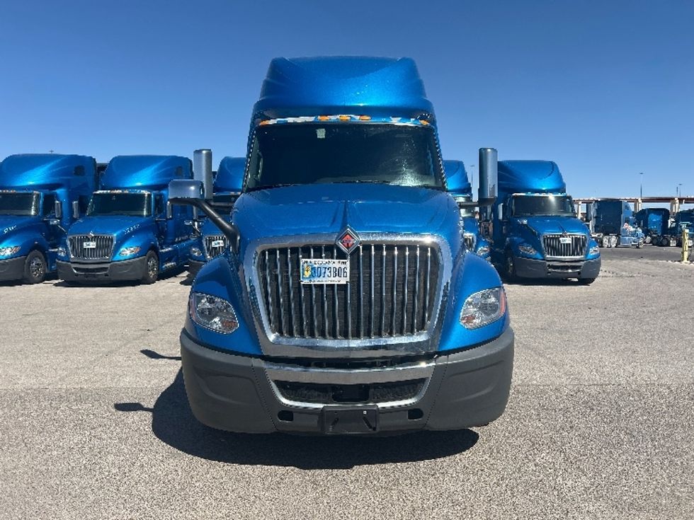 Sleeper Tractor-Heavy Duty Tractors-International-2021-LT625-El Paso-TX-782,470\n\t\tmiles-$ 27,750 - Image 2